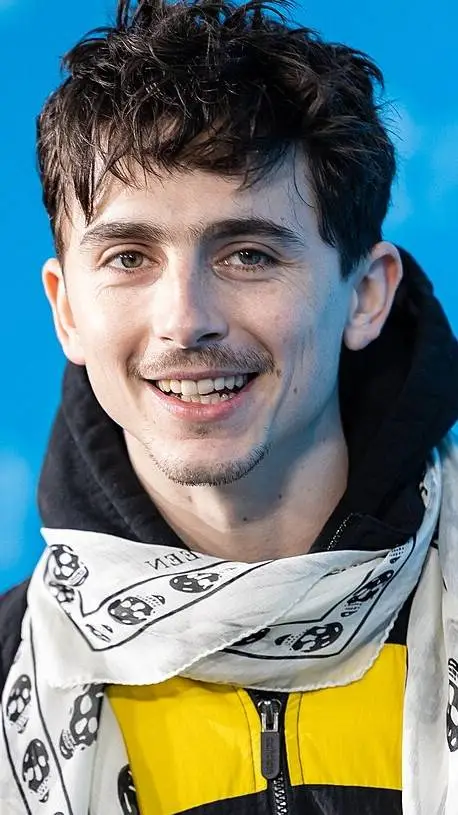 ai character: TimothéeChalamet  background