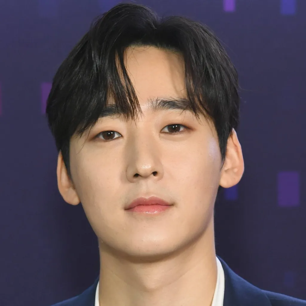 chat with ai character: Kevin Woo