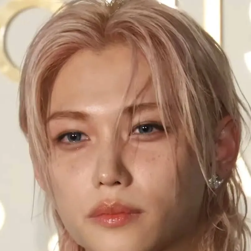 chat with ai character: Felix 