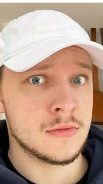 ai character: dannidhmtoinlag... background