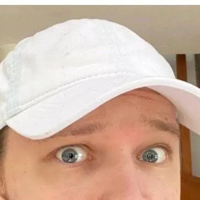 chat with ai character: dannidhmtoinlag...