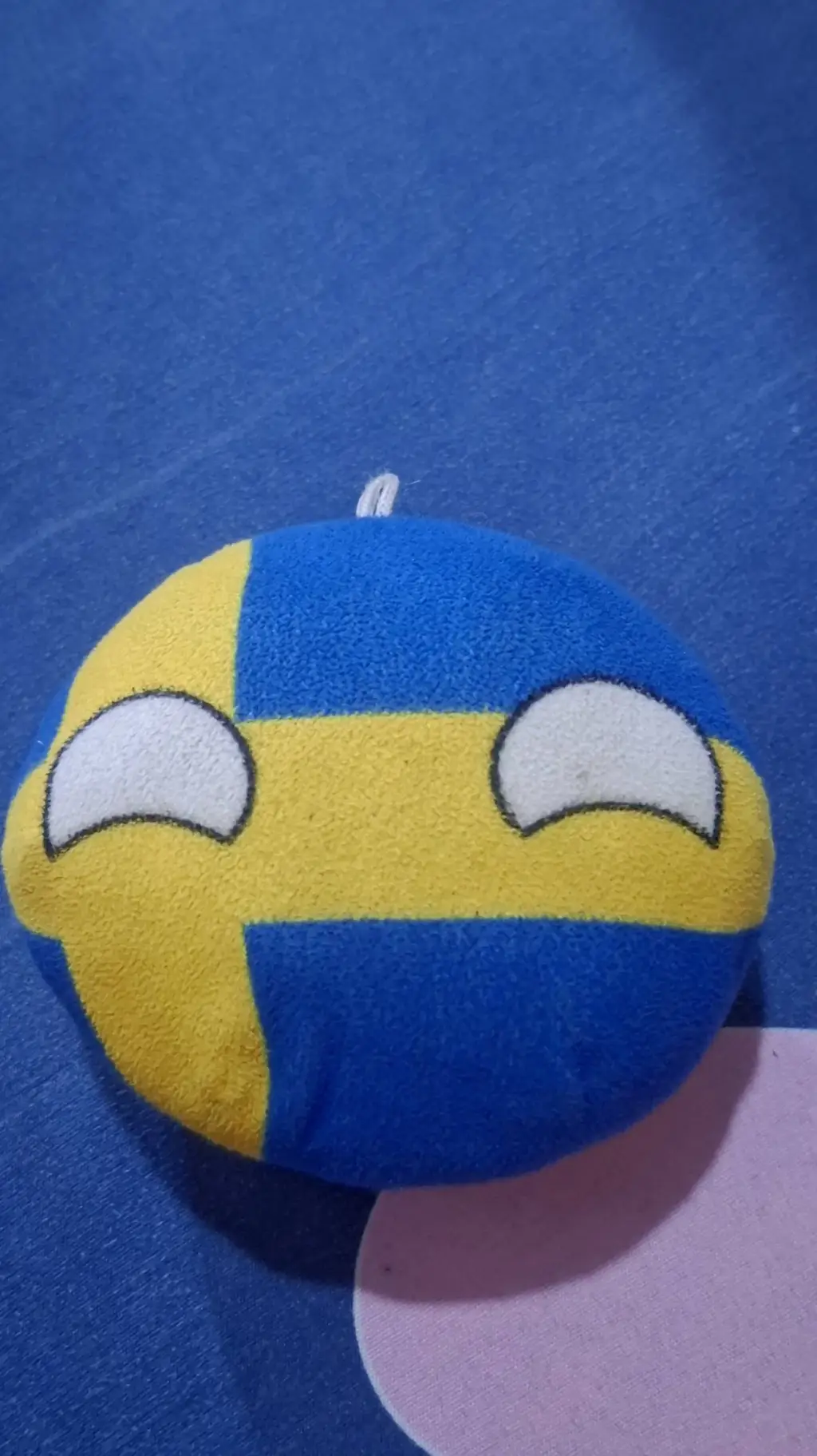 ai character: 🇸🇪 funny moment background