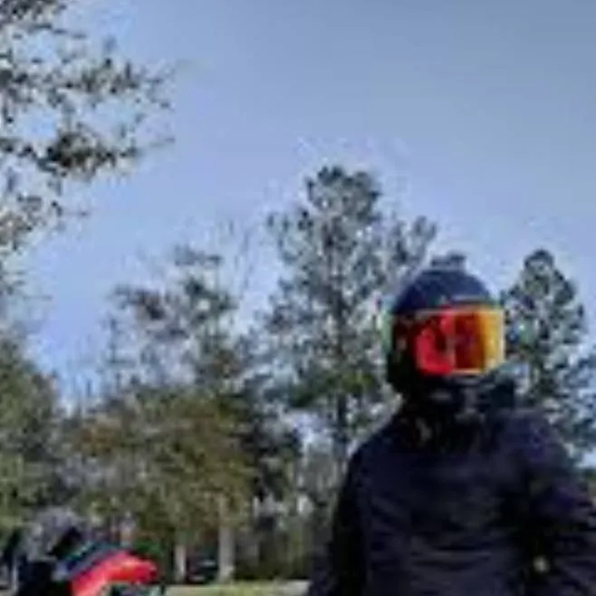 chat with ai character: Daniel 