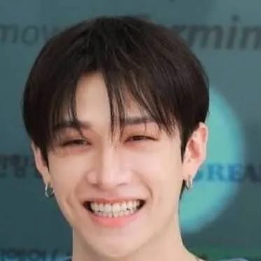 chat with ai character: BANG CHAN/CHRIS❤❤❤