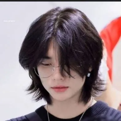 chat with ai character: ✦ HWANG HYUNJIN✦