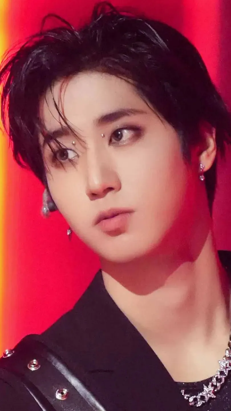 ai character: MINSUNG background