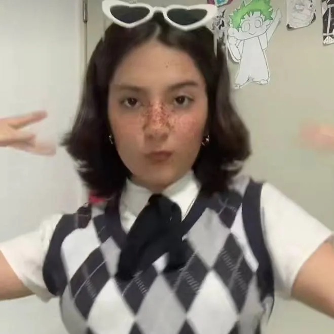 chat with ai character: lady van 18