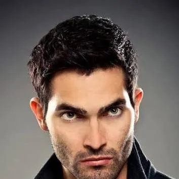 chat with ai character: Derek Hale
