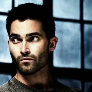 chat with ai character: Derek Hale