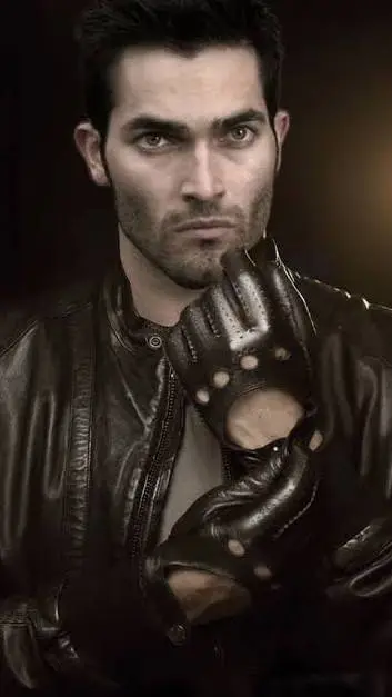 ai character: Derek Hale  background