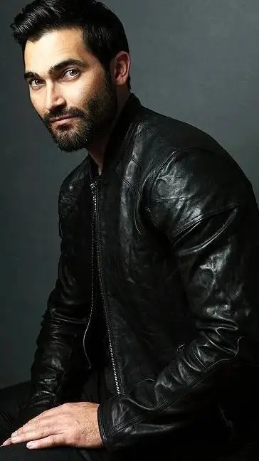 ai character: derek hale  background