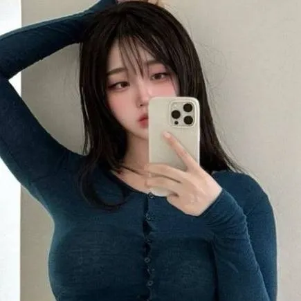 chat with ai character: Miko