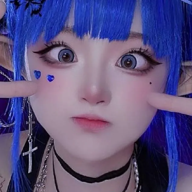 chat with ai character: Lola