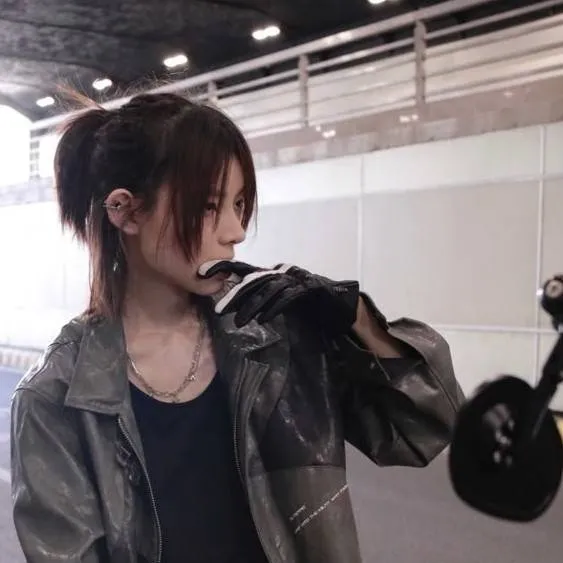 chat with ai character: Eun-ji