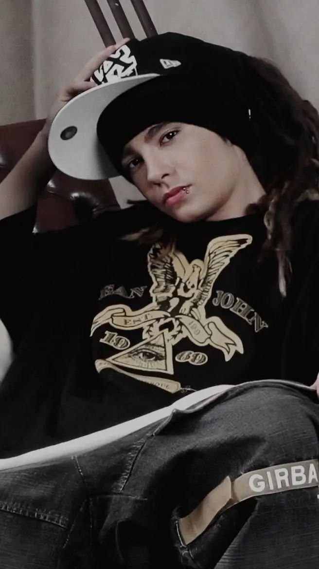 ai character: Tom Kaulitz  background