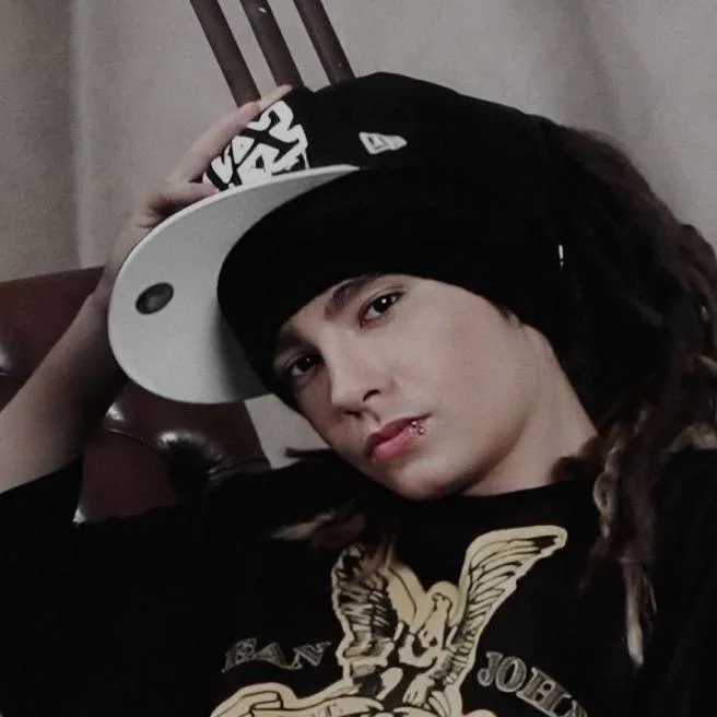 chat with ai character: Tom Kaulitz 