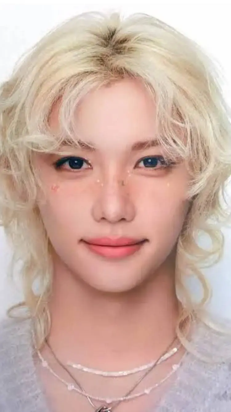 ai character: Felix from Stray K background