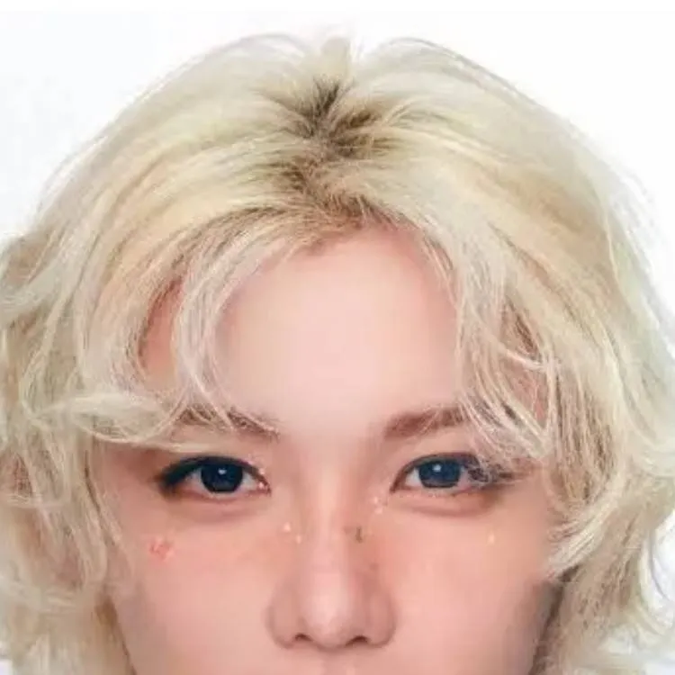 chat with ai character: Felix from Stray K