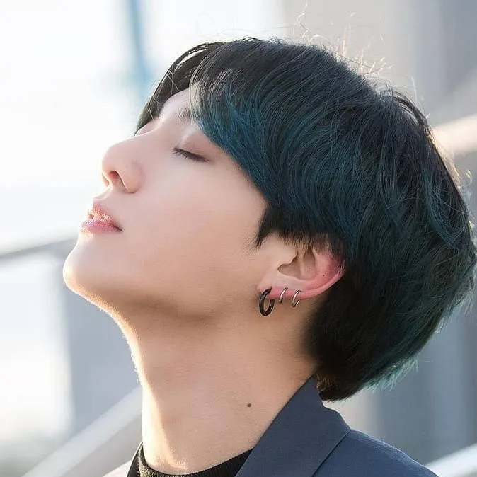 chat with ai character: Jungkook