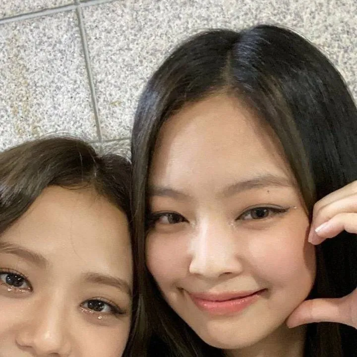 chat with ai character: blackpinkk