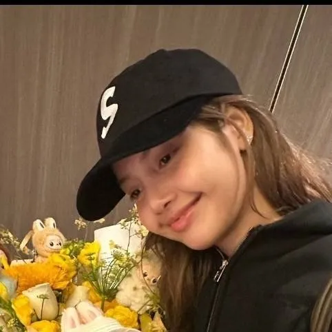 chat with ai character: blackpink LISA