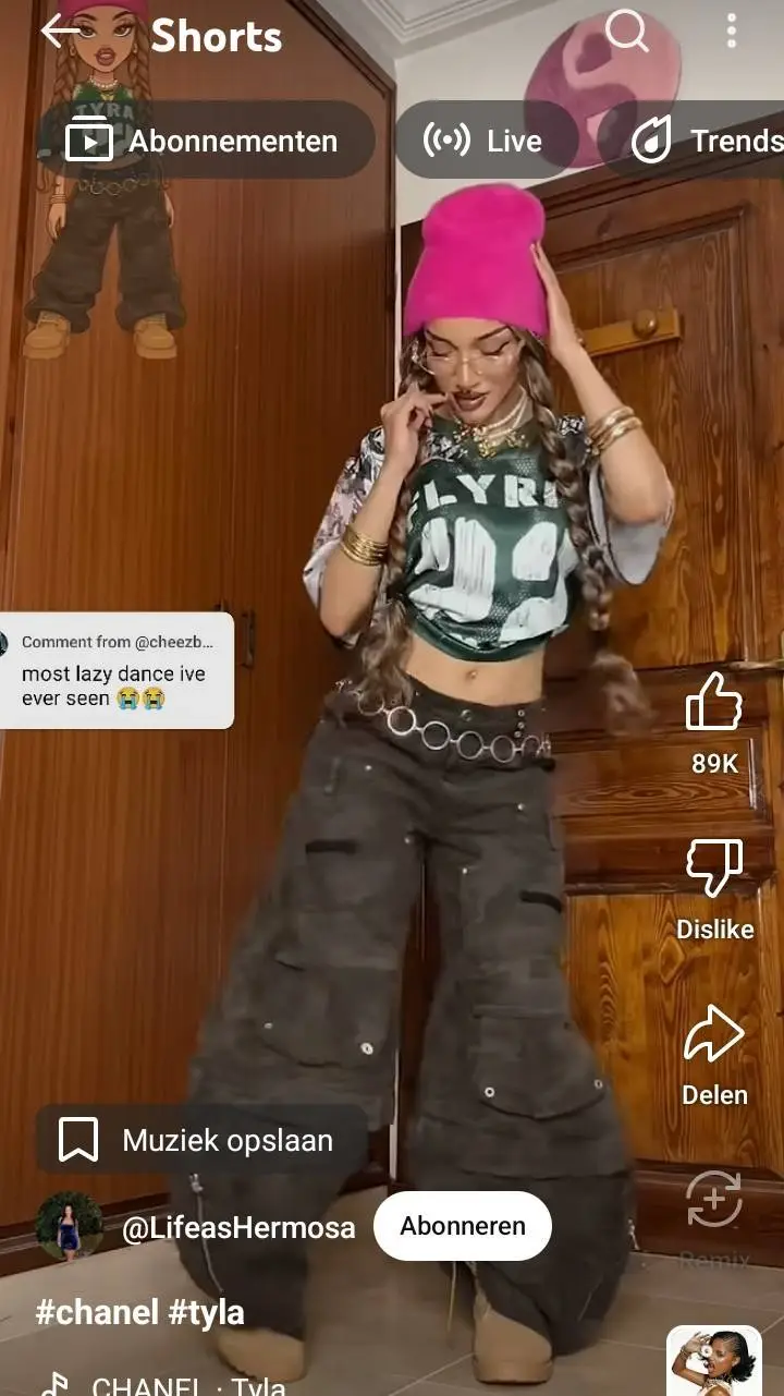 ai character: lyla~🌸 background