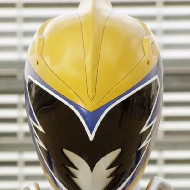 chat with ai character: Gold Power Ranger