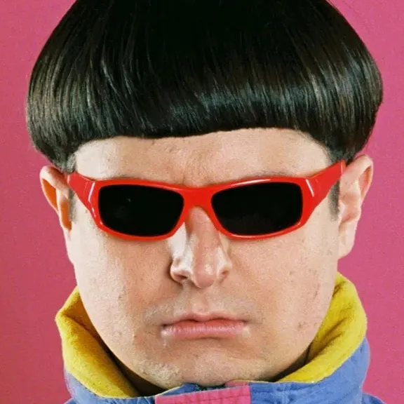chat with ai character: Oliver Tree