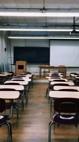 chat with ai character: classroom