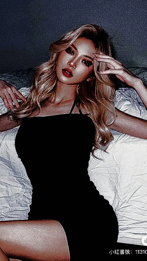 ai character: Bella background