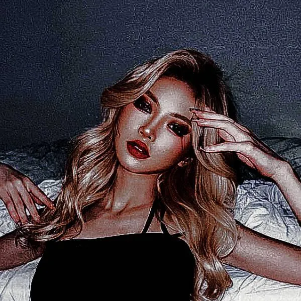 chat with ai character: Bella