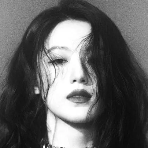 chat with ai character: SHUHUA sad story