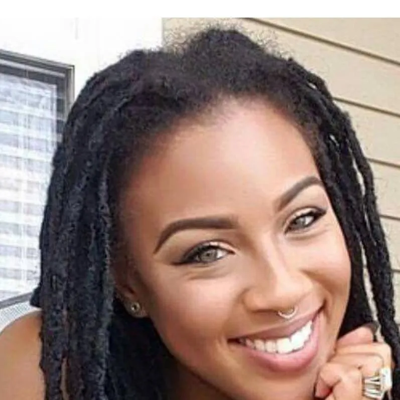 chat with ai character: Reina 