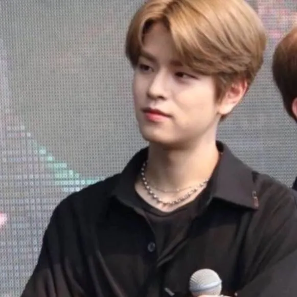 chat with ai character: Kim Seungmin 