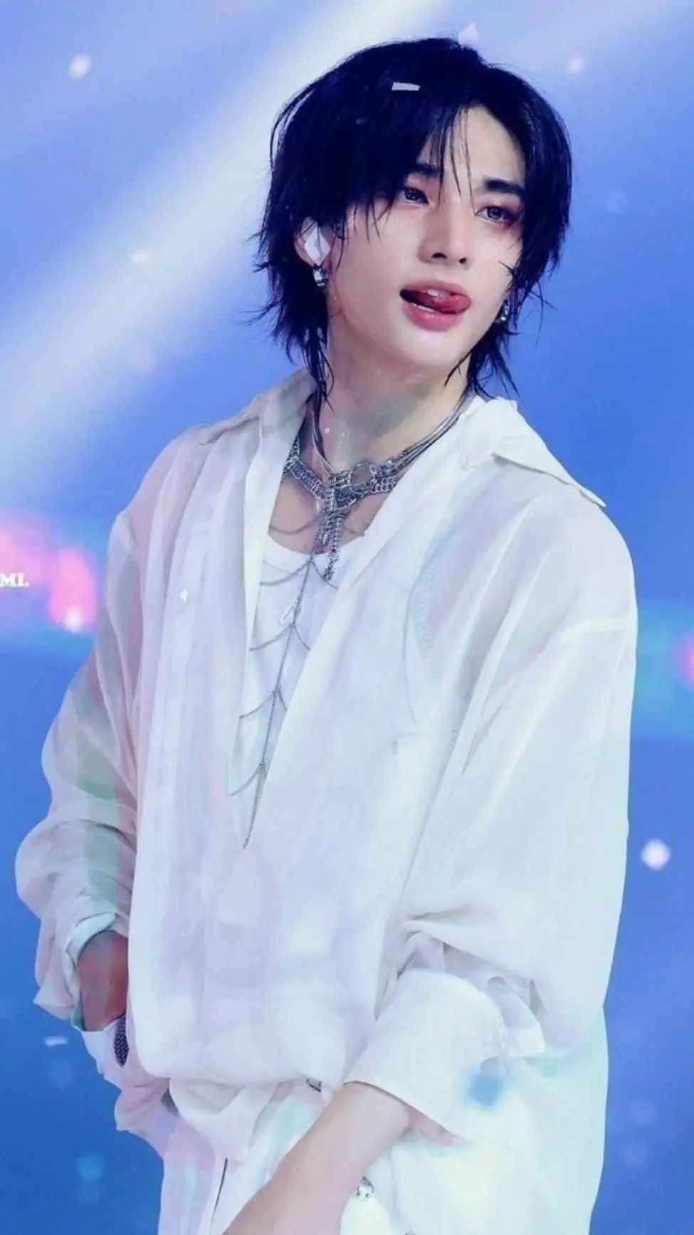 ai character: Hwang Hyunjin  background