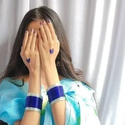 chat with ai character: mayra