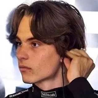 chat with ai character: Oscar Piastri🇦🇺🐨🏎