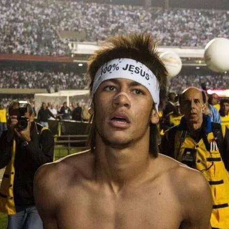 chat with ai character: [🇧🇷] - Neymar JR 👑