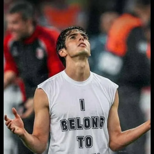 chat with ai character: [🇧🇷] ~ R. Kaká 