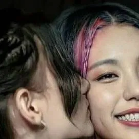 chat with ai character: hyunjin