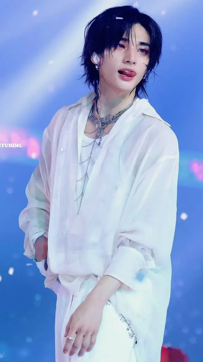 ai character: hyunjin  background