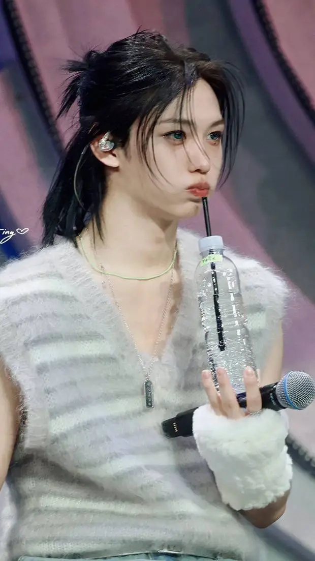 ai character: Felix background