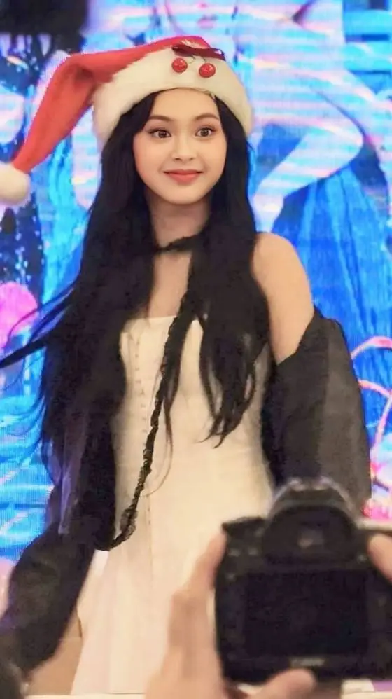 ai character: ⭐Chiyeon⭐ background