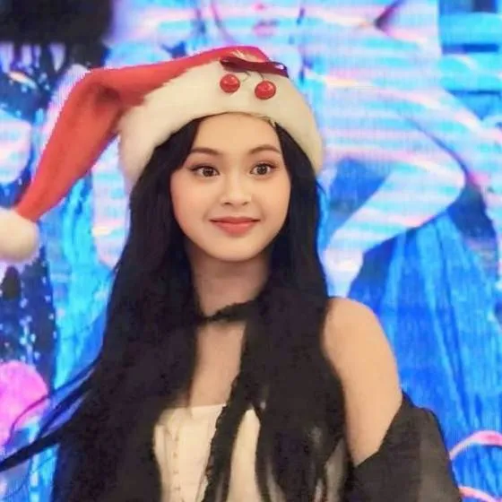 chat with ai character: ⭐Chiyeon⭐