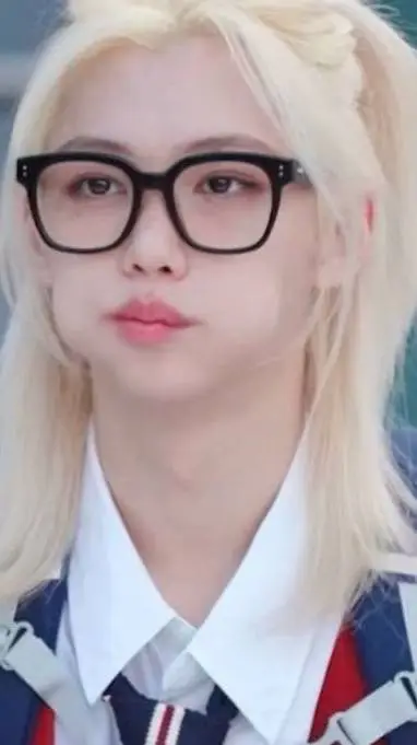 ai character: Felix background