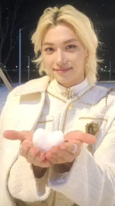 ai character: Felix background