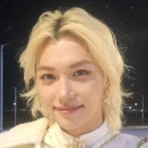 chat with ai character: Felix