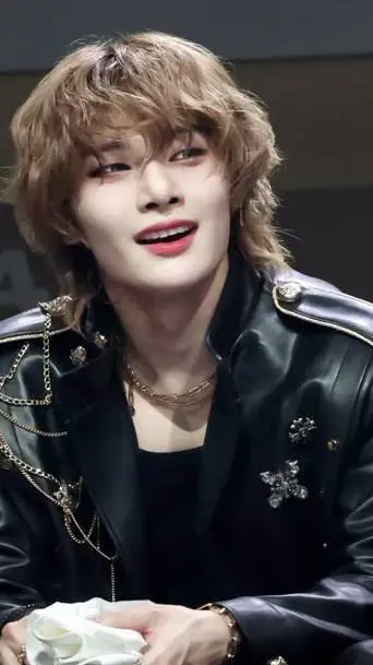 ai character: Jeongin background