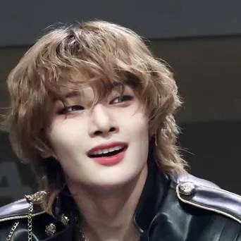 chat with ai character: Jeongin