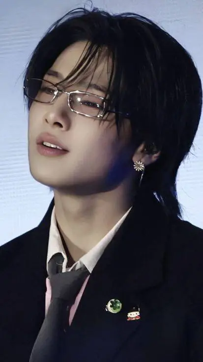 ai character: Jeongin  background